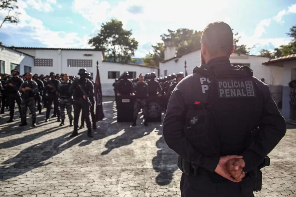 Polícia Penal de Minas abre concurso com 1.178 vagas e salário de R$ 5,3 mil