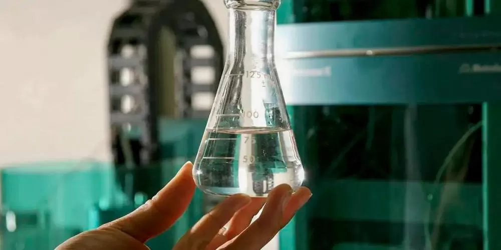 Universidades públicas desenvolvem tecnologias para identificar metanol em bebidas