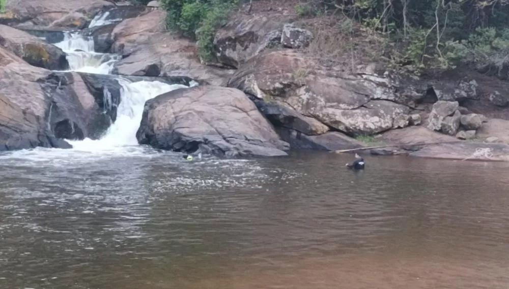 Três homens morrem afogados em rios e cachoeiras de Minas durante o fim de semana