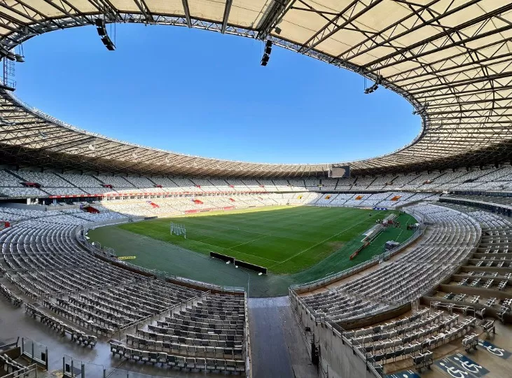 Mineirão celebra 60 anos com duelo entre lendas de Atlético e Cruzeiro