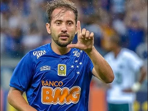 Everton Ribeiro passa por cirurgia de câncer e recebe apoio do Cruzeiro