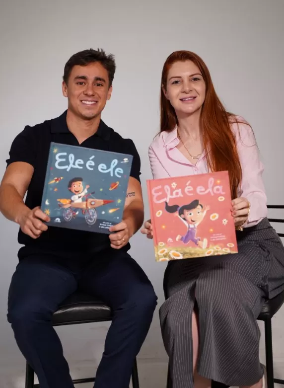 Nikolas Ferreira e Ana Campagnolo lançam livros infantis com enfoque cristão sobre identidade de gênero