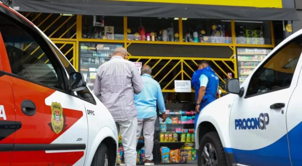 Polícia prende 41 suspeitos e retira mais de 7 mil garrafas de bebidas adulteradas em São Paulo