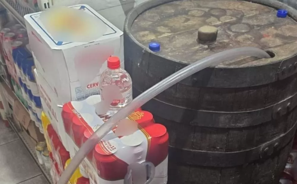 Polícia Civil apreende bebidas adulteradas e prende dois homens em distribuidora de BH