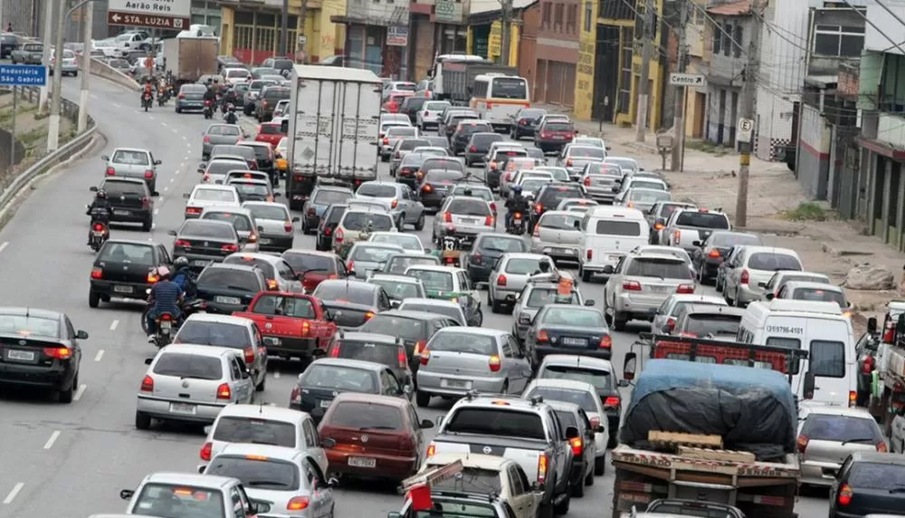 Mais de 30% dos trabalhadores de BH enfrentam deslocamentos de até uma hora, aponta IBGE