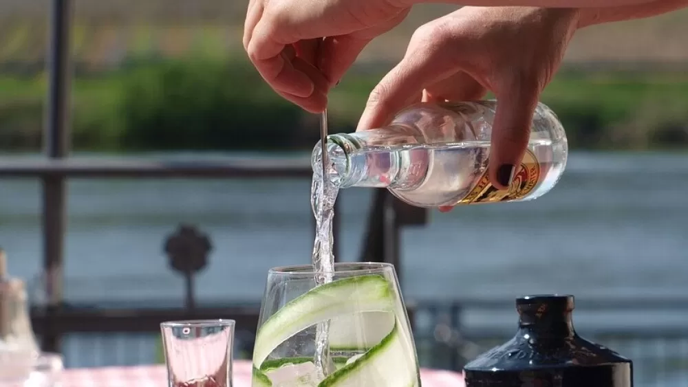 Morte suspeita por intoxicação com metanol é investigada em Minas