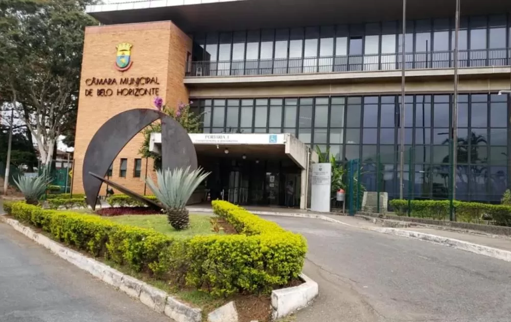 Câmara de BH aprova redução de recuo mínimo para construções próximas a rodovias