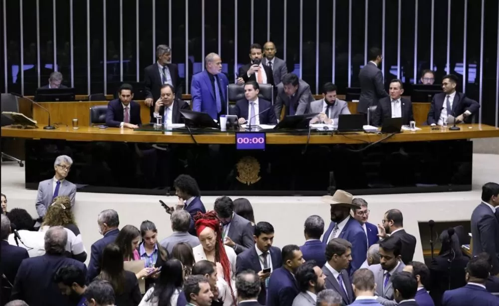 Câmara aprova projeto que regula participação de crianças na internet e combate trabalho infantil digital