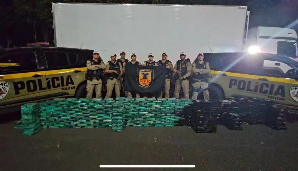 Polícia apreende meia tonelada de cocaína escondida em caminhão-frigorífico em Minas