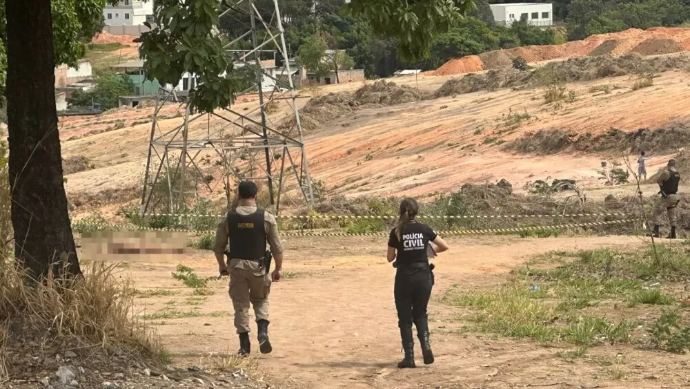 Corpo de mulher é encontrado em terreno baldio de Contagem com sinais de violência sexual