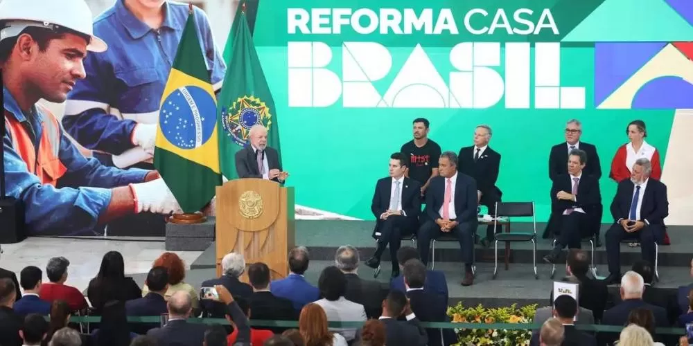 Lula lança programa de reforma de moradias e destaca atenção aos “invisíveis”