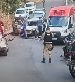 Motorista causa acidente e foge após bater em carro oficial da Prefeitura de Vespasiano