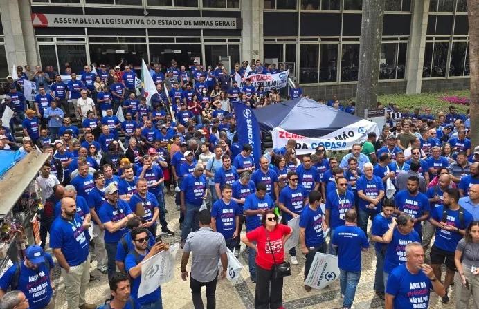 Trabalhadores da Copasa entram em greve por tempo indeterminado em protesto contra PEC da privatização