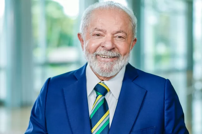 Lula anuncia candidatura ao quarto mandato presidencial em 2026 durante visita à Indonésia