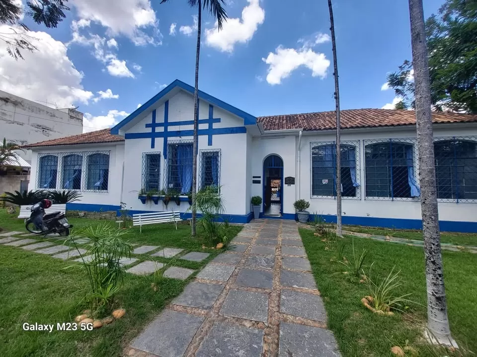 Ataques de abelhas suspendem aulas em duas instituições de ensino de Pedro Leopoldo