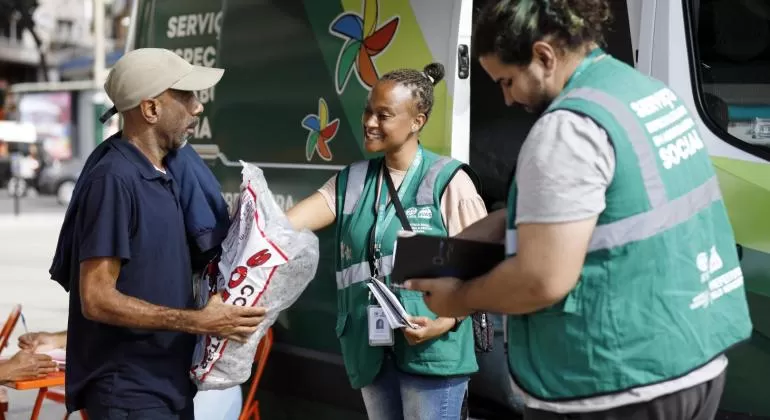 PBH intensifica distribuição de cobertores e serviços de acolhimento para população em situação de rua