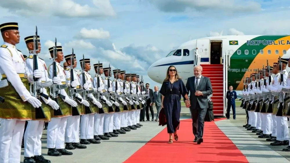 Lula desembarca na Malásia para cúpula da ASEAN e possibilidade de encontro com Trump