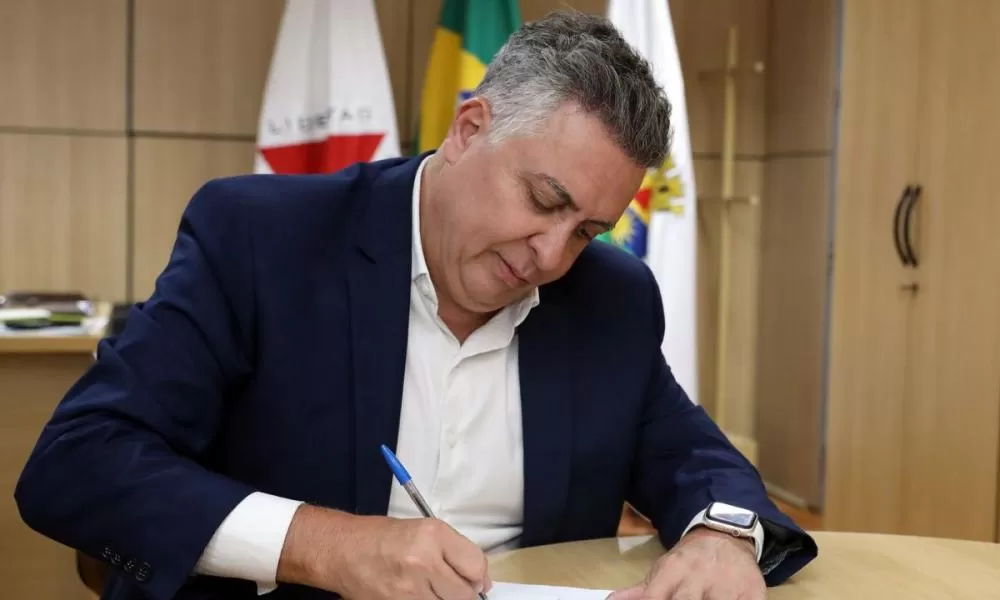 Prefeito de BH sanciona leis que valorizam fidelidade conjugal e métodos naturais em BH