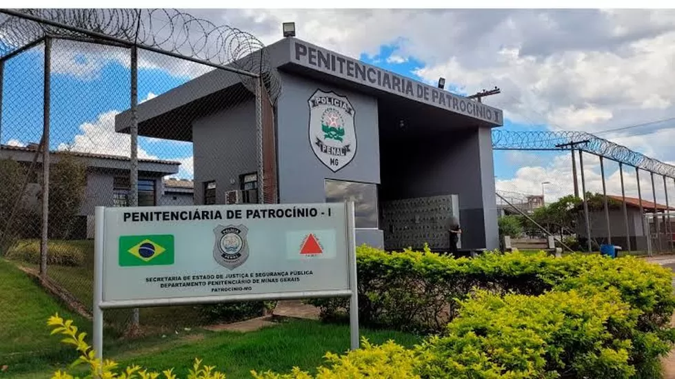Professora é flagrada mantendo relação com detento dentro de penitenciária em Minas