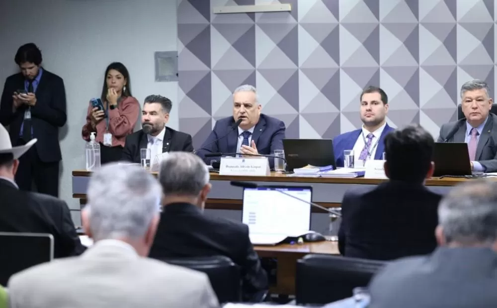 Relator da CPI do INSS quer ouvir deputado e senador citados em investigação sobre fraudes e venda de aeronave