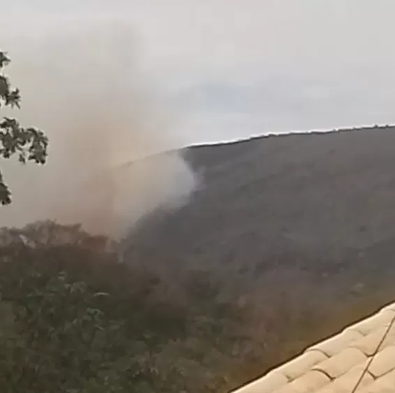 Incêndio atinge comunidade entre Serra do Cipó e Jaboticatubasmoradores pedem ajuda