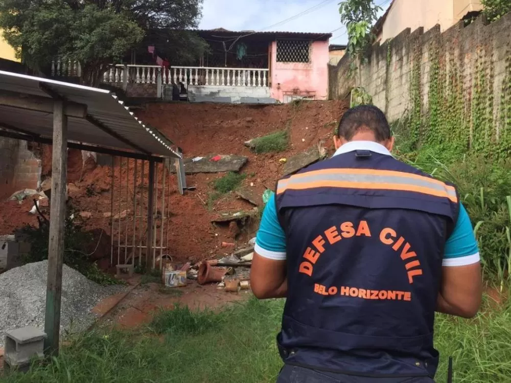 Defesa Civil emite alerta máximo para risco de deslizamentos em duas regionais de BH