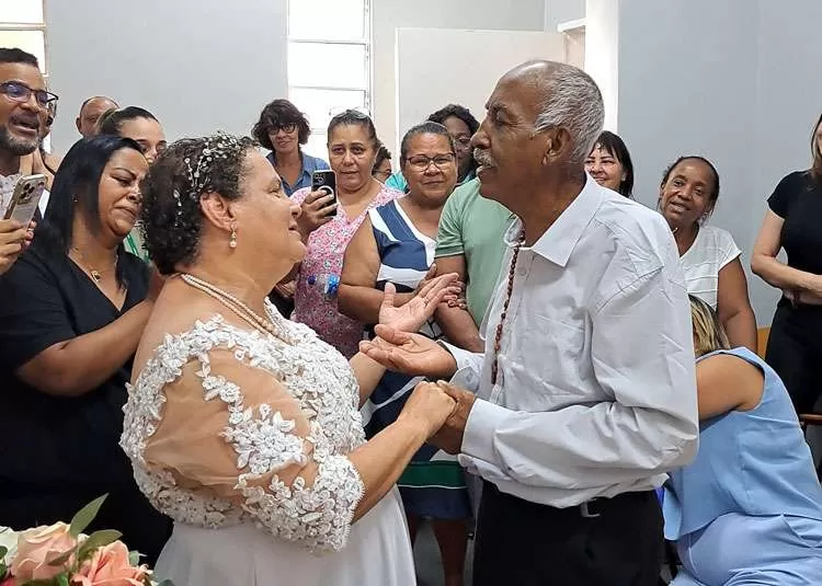 Paciente internado se casa com companheira em cerimônia no Hospital Municipal de Sete Lagoas