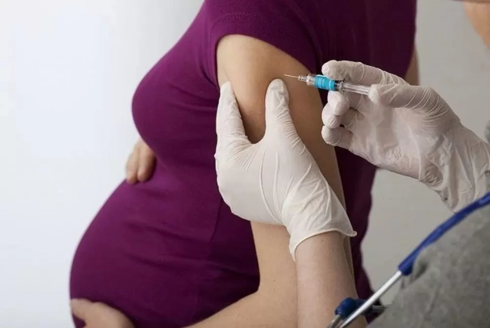 BH inicia vacinação de gestantes contra bronquiolite após chegada de imunizantes