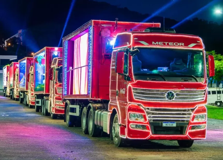 Caravana da Coca-Cola chega a Ribeirão das Neves neste domingo com desfile iluminado