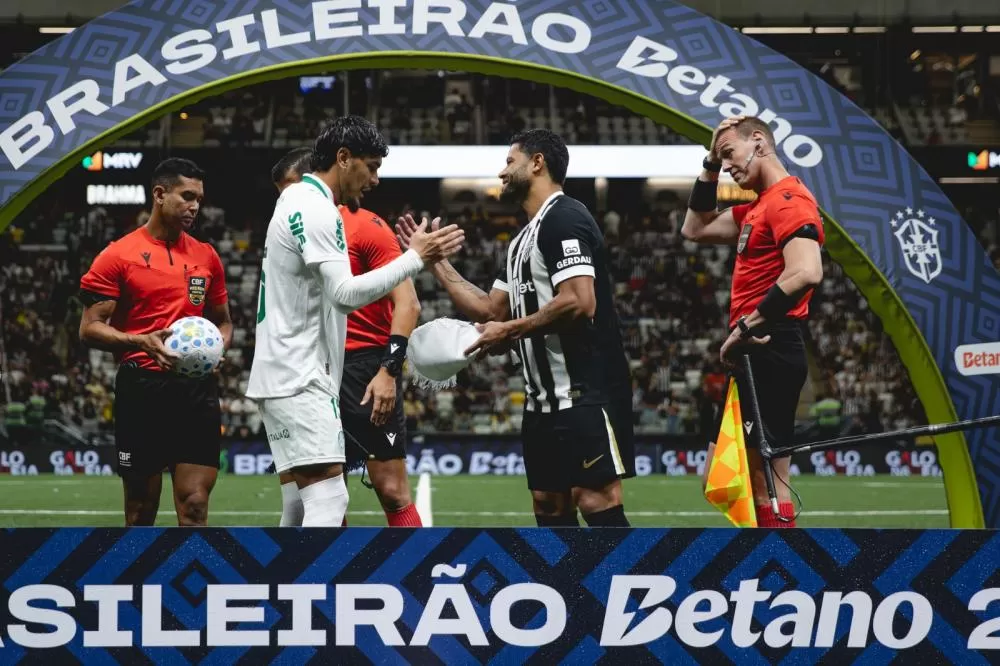 Com arbitragem polêmica, Atlético empata em casa contra o Palmeiras em estreia do Campeonato Brasileiro