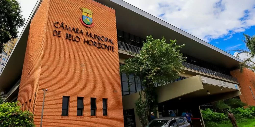 Após relatos de ameaças, Câmara de BH aprova programa de escolta e proteção a vereador