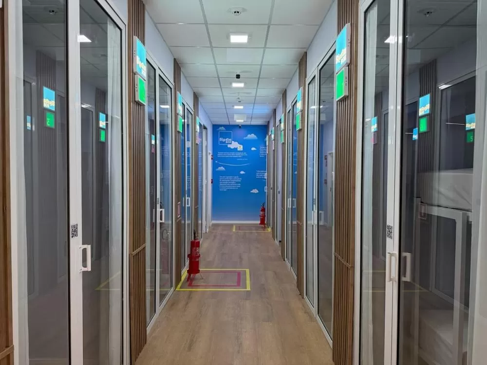 Aeroporto de Confins inaugura cabines de descanso para passageiros