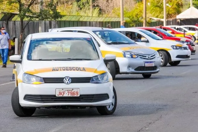 Detran-MG muda regras e facilita agendamento do exame prático