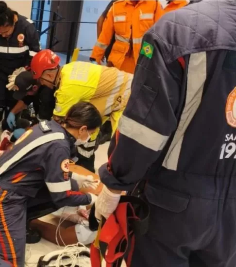 Elevador despenca durante manutenção e fere técnico em prédio de BH 