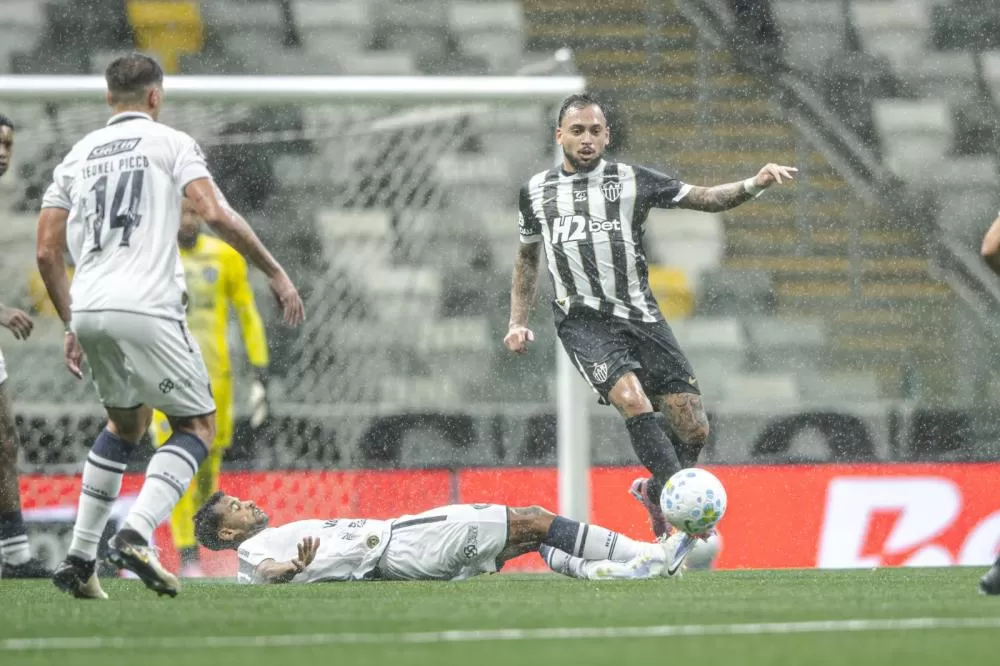 Atlético empata no último lance contra o Remo e continua sem vencer no Brasileirão