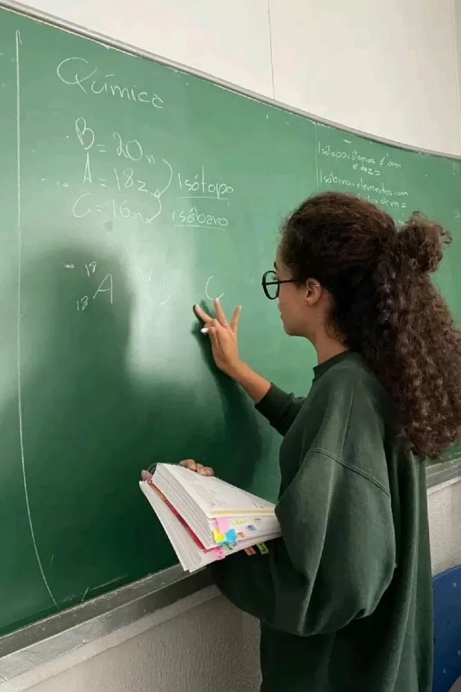 Estado abre inscrições para duas pós-graduações gratuitas voltadas a educadores da rede pública