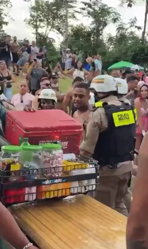 Ex-jogador de Cruzeiro e América é preso em bloco de carnaval no bairro Castelo, em BH