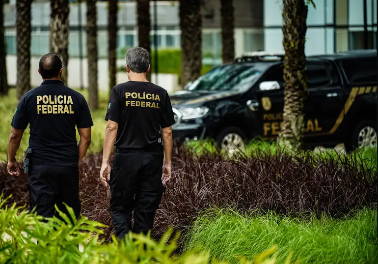 Polícia Federal cumpre mandados após acesso indevido a dados de ministros do STF