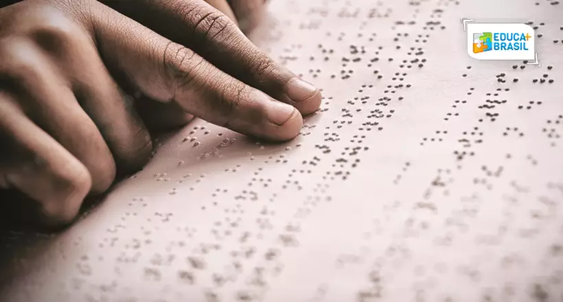 Entidade denuncia falta de livros em Braille para mais de 45 mil estudantes no país