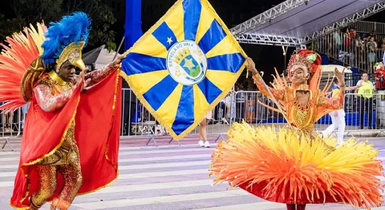 Estrela do Vale e Estivadores do Havaí vencem o Carnaval de Passarela de BH