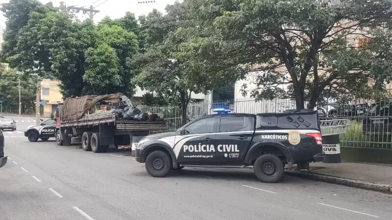 Caminhoneiro é preso com mais de uma tonelada de drogas na Grande BH