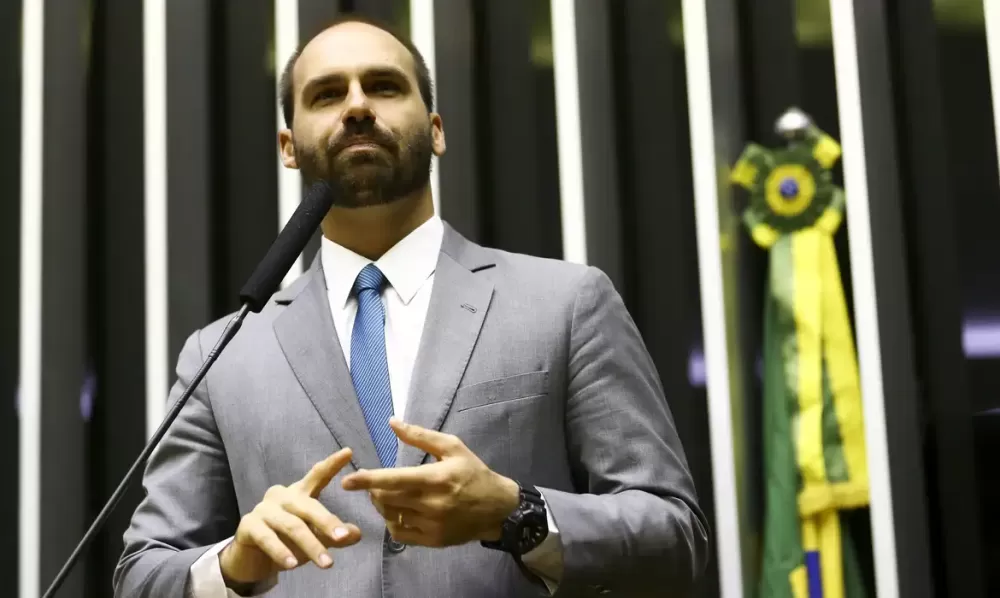 STF formaliza ação penal e torna Eduardo Bolsonaro réu por coação e obstrução