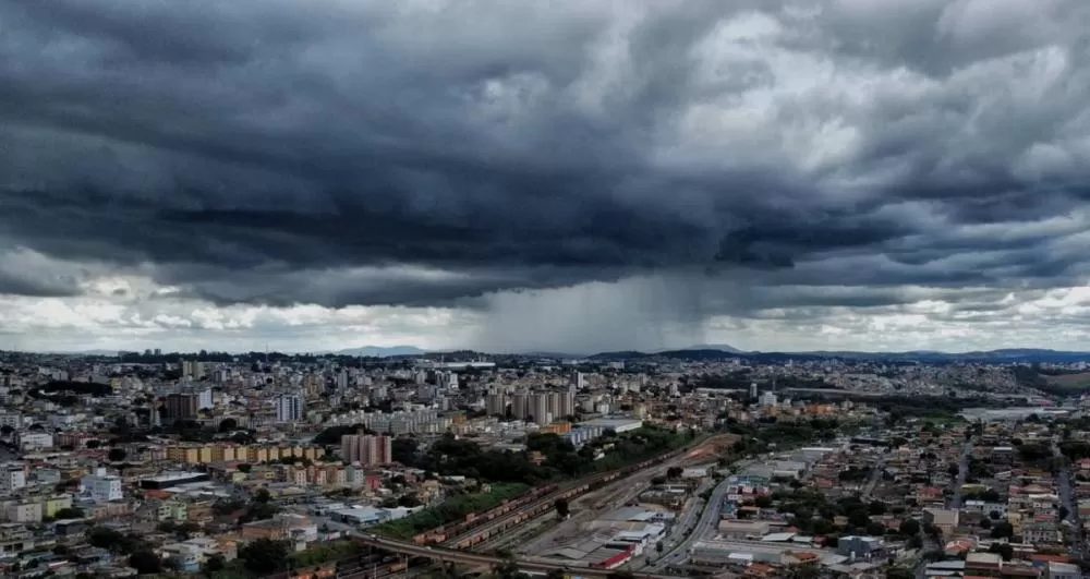Chuva intensa pode atingir Belo Horizonte neste domingo, alerta Defesa Civil