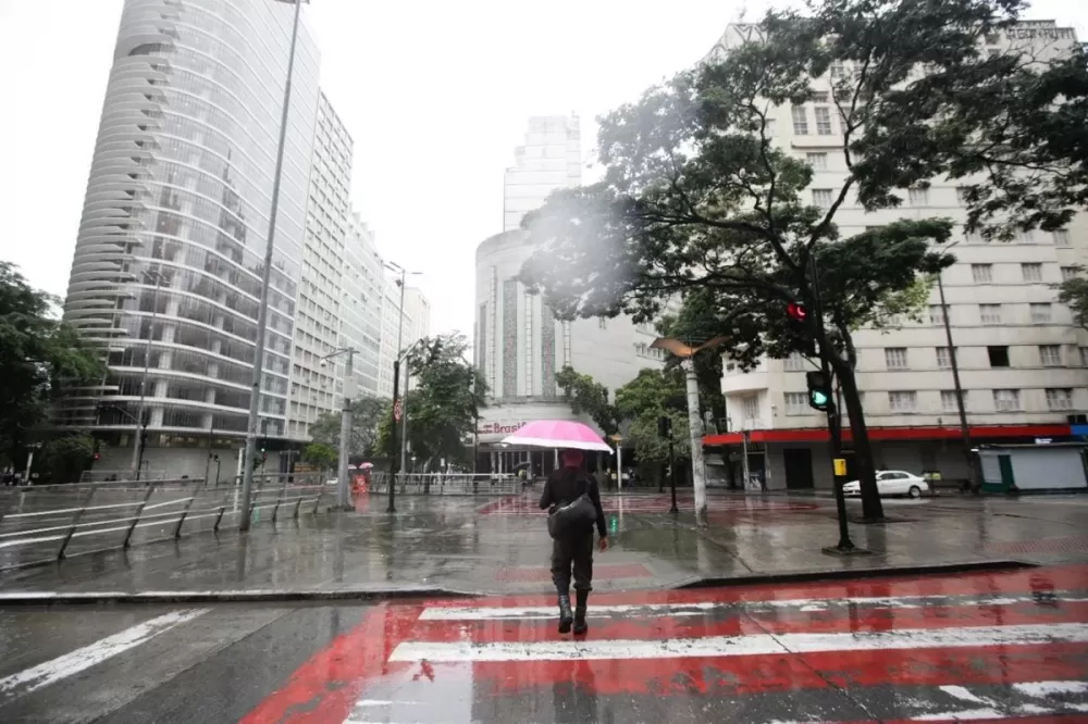 BH pode ter grande volume de chuva até março; Defesa Civil reforça alerta