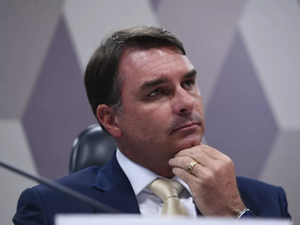 Lista de Flávio Bolsonaro: “Simões puxa para baixo”