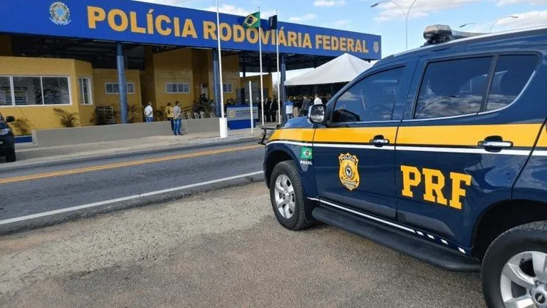 Carro conduzido por prefeito se envolve em batida com duas mortes na BR-040, em Minas Gerais