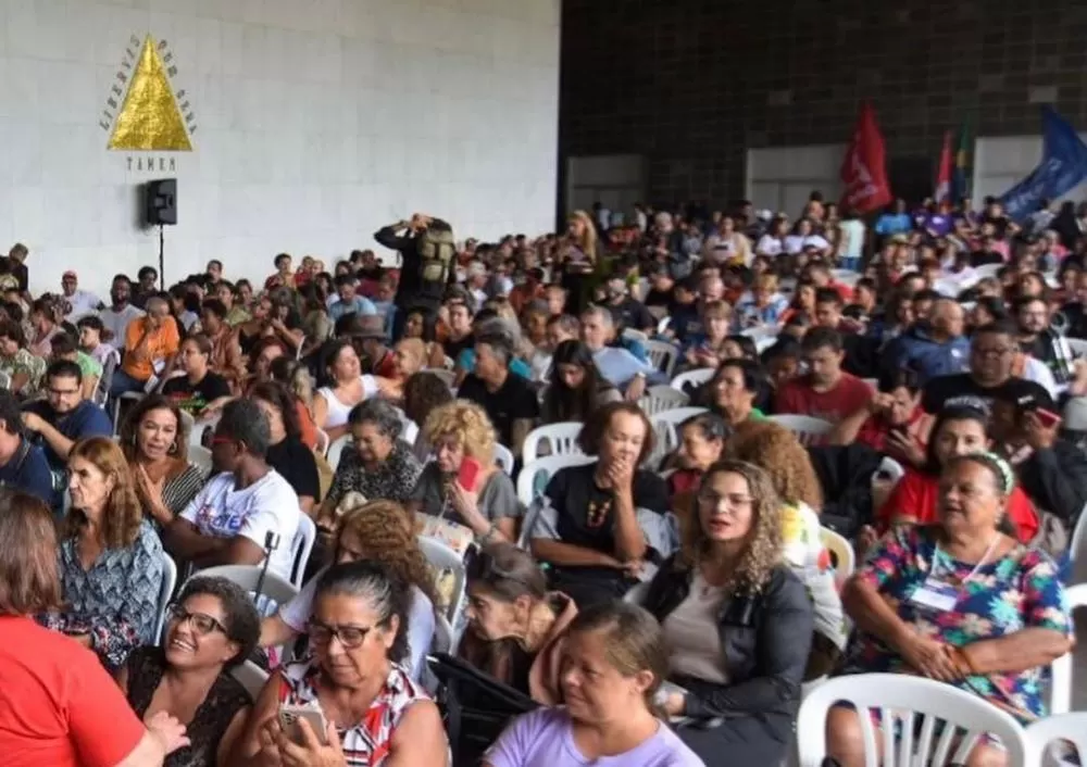 Greve dos servidores da educação é mantida e servidores criticam reajuste anunciado por Zema