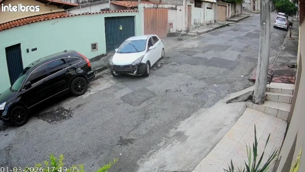 Funcionário de lava-jato pega carro sem autorização, bate e admite ter bebido 