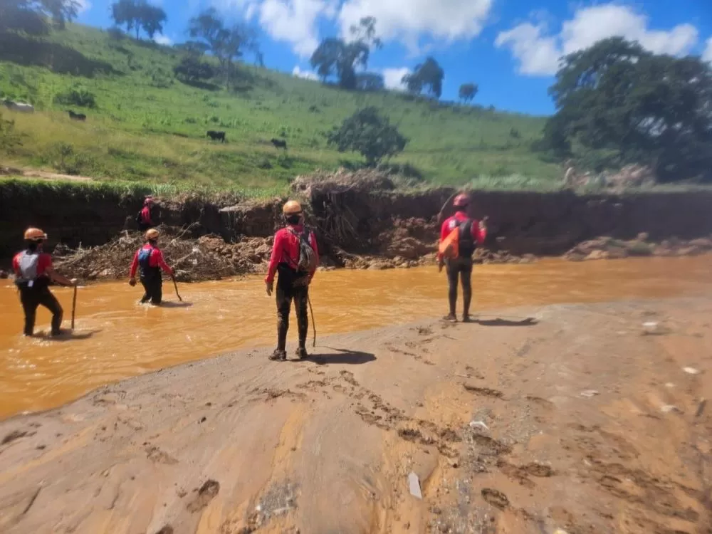Bombeiros mantêm buscas por vítima desaparecida em Ubá 