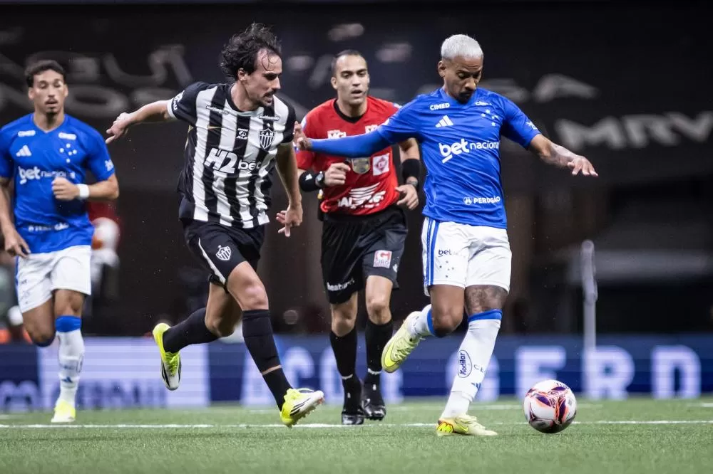 Com o Mineirão dividido, Cruzeiro e Atlético se enfrentam na final do Campeonato Mineiro